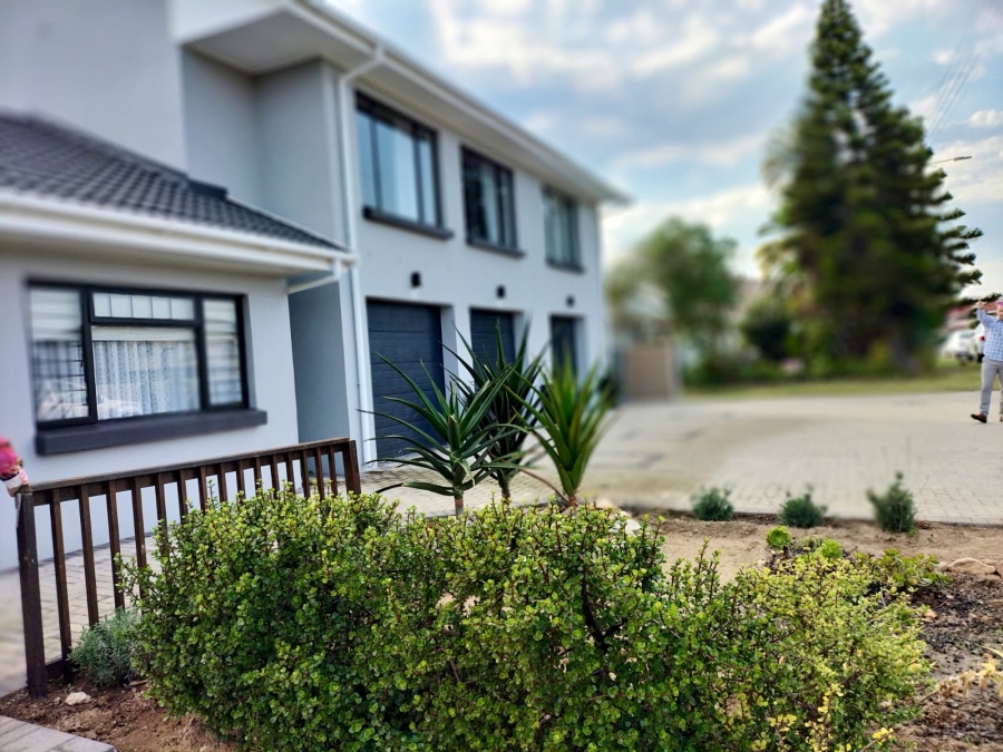 5 Bedroom Property for Sale in Fraaiuitsig Western Cape